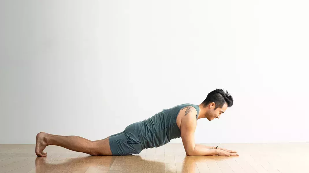 3 formas de fortalecer todo el cuerpo con el planchón de antebrazos