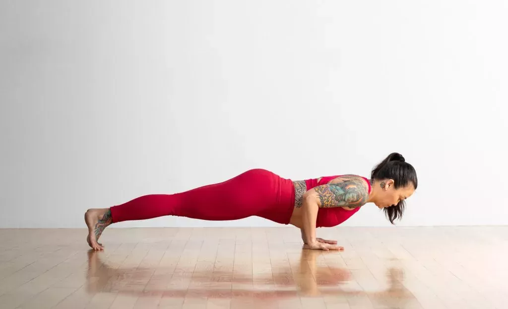 7 posturas de yoga para fortalecer el tronco que todo deportista necesita