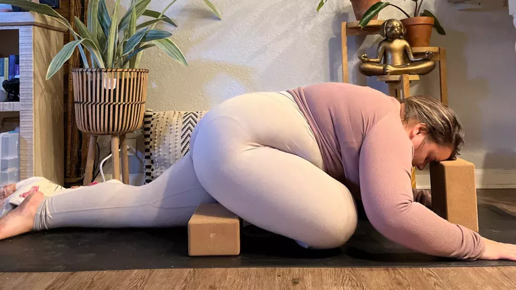 Una práctica de Yin Yoga para ayudarle a bajar el ritmo