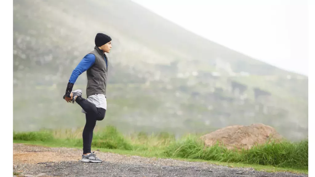 8 estiramientos esenciales que todo deportista debe conocer, según un entrenador personal