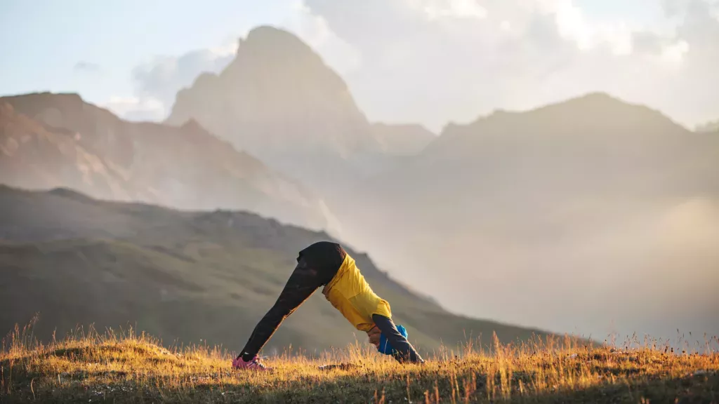 8 estiramientos esenciales que todo deportista debe conocer, según un entrenador personal