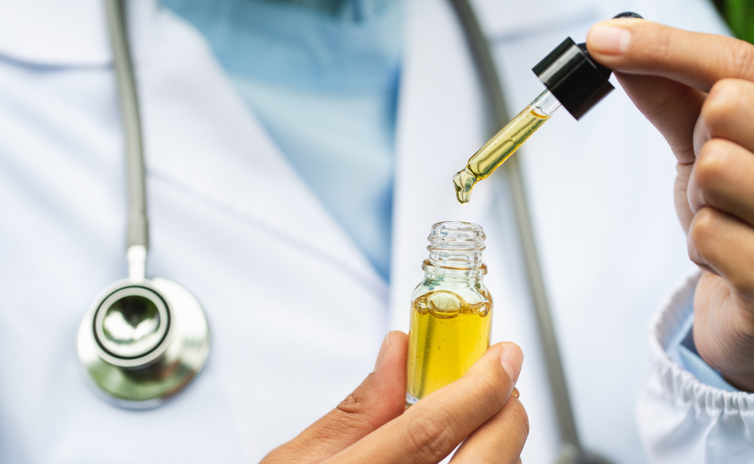 
		CBD 101: Un médico nos explica cómo usar el CBD para el sueño, la ansiedad y el dolor