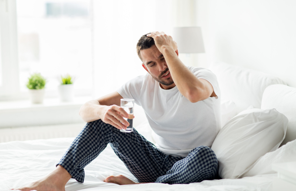 ¿Pueden las bebidas con electrolitos curar la resaca?