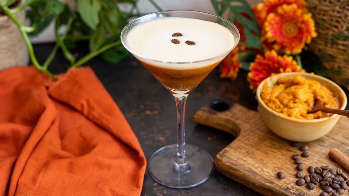 Receta de Espresso Martini con especias de calabaza