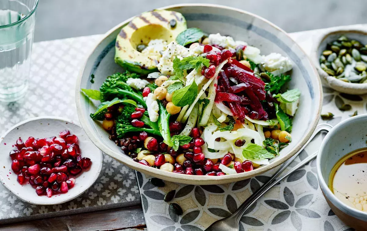 Receta de ensalada vegetal con superalimentos de Joe Wicks