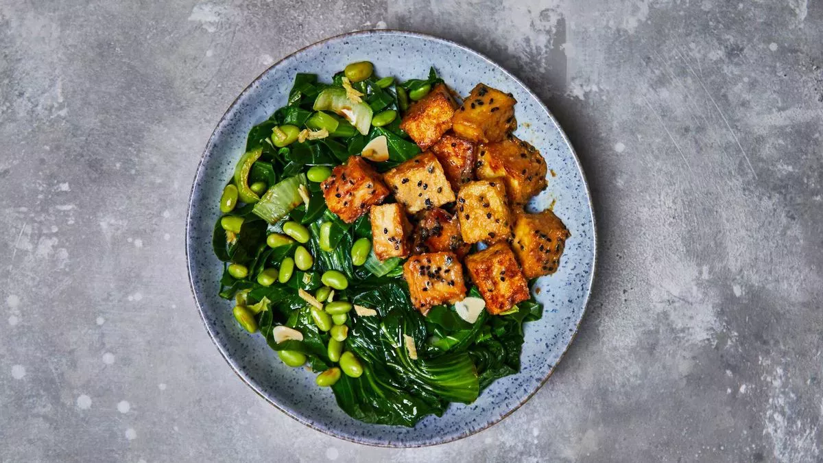 Receta de tofu al miso con verduras salteadas con jengibre de Joe Wicks