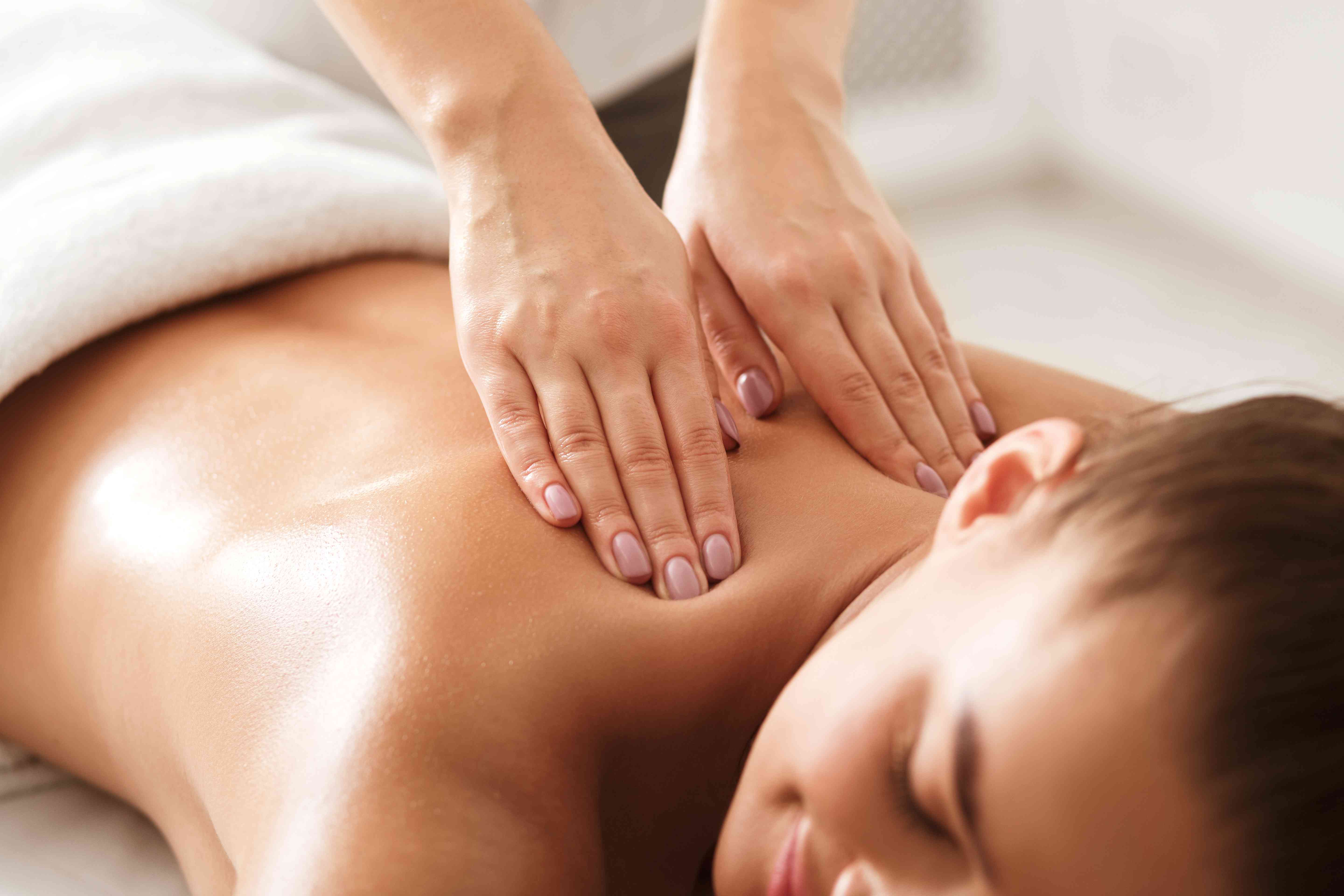 Recibir un masaje sueco podría mejorar su ansiedad. Esto es lo que hay que saber