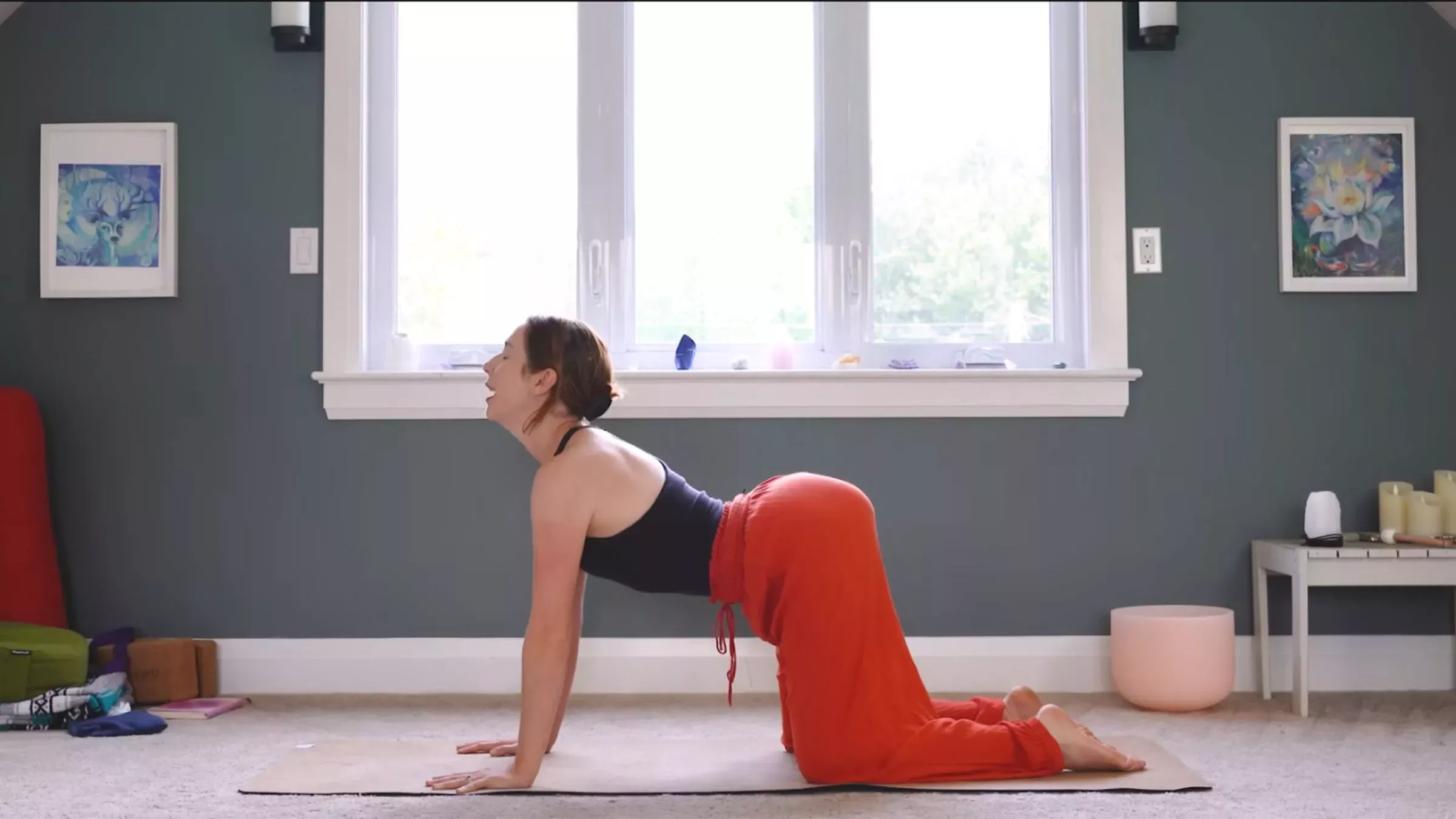 Una práctica de yoga para aliviar el cuello y los hombros (en sólo 20 minutos)