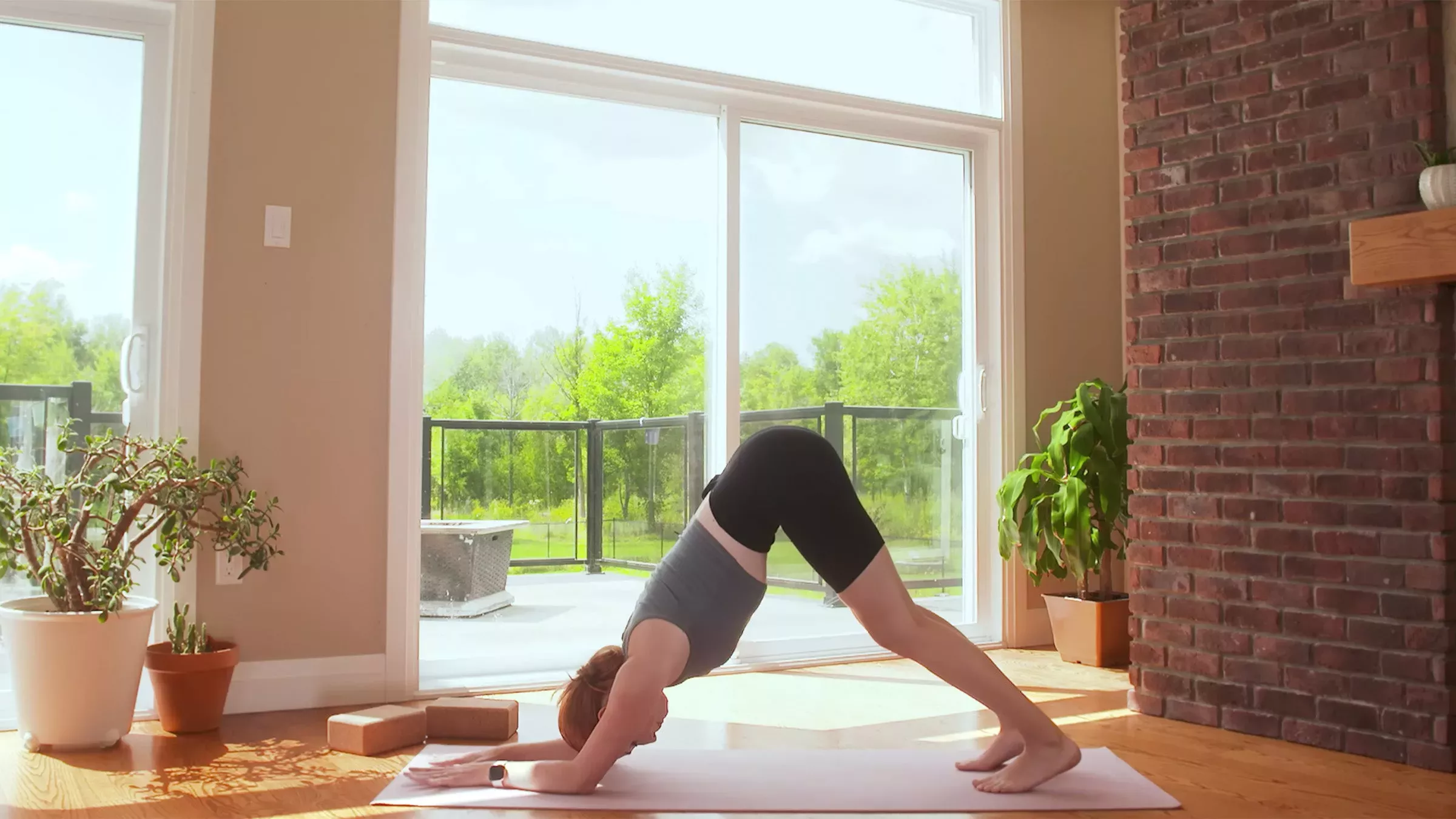 Una práctica de 20 minutos de Power Yoga (más intensa gracias a los bloqueos)