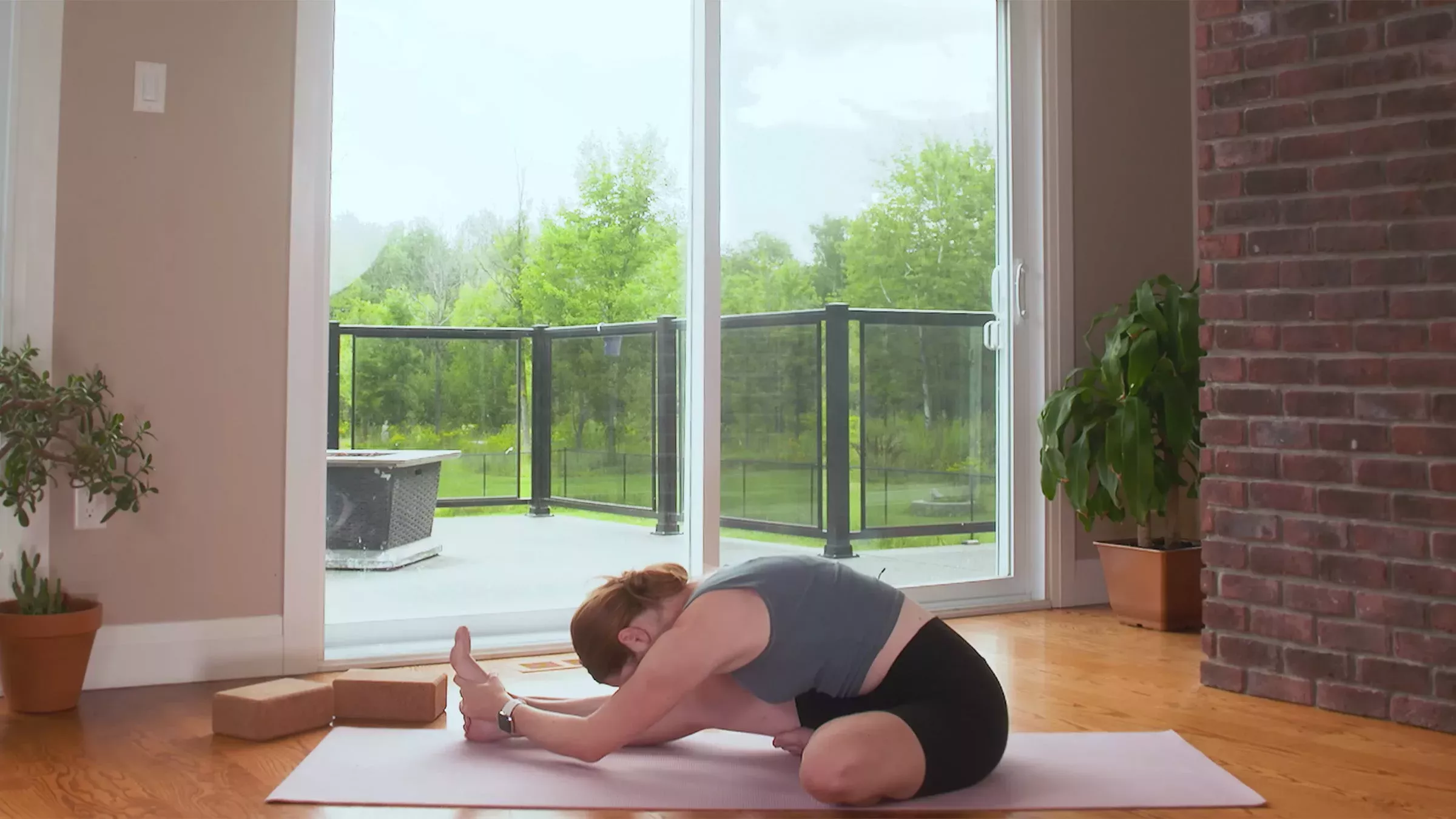 Una práctica de 20 minutos de Power Yoga (más intensa gracias a los bloqueos)