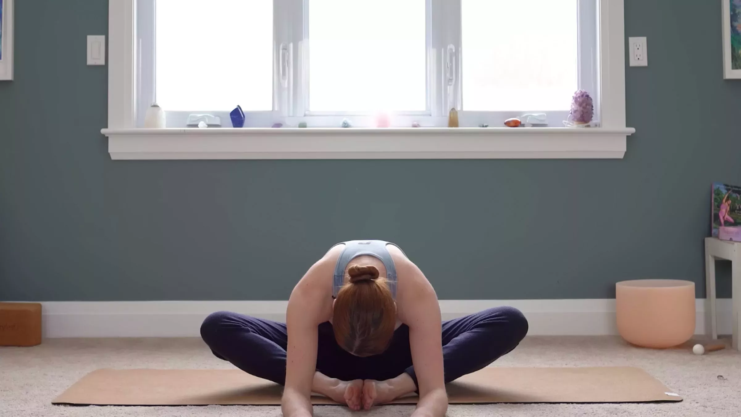 15 minutos de yoga lento para aliviar el estrés (porque a todos nos vendría bien)