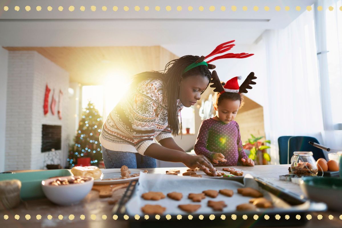 4 sorprendentes razones por las que cocinar con tus hijos en Navidad merece la pena (sabemos que puede ser estresante y desordenado, pero confía en nosotros)