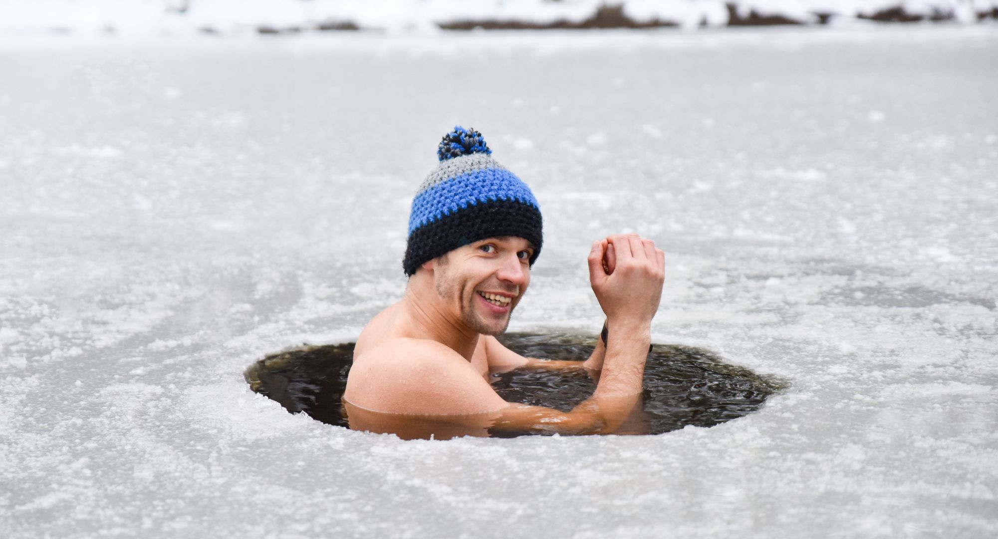 
		¿Es posible que bañarse en hielo mejore el estado de ánimo? Estos investigadores creen que sí