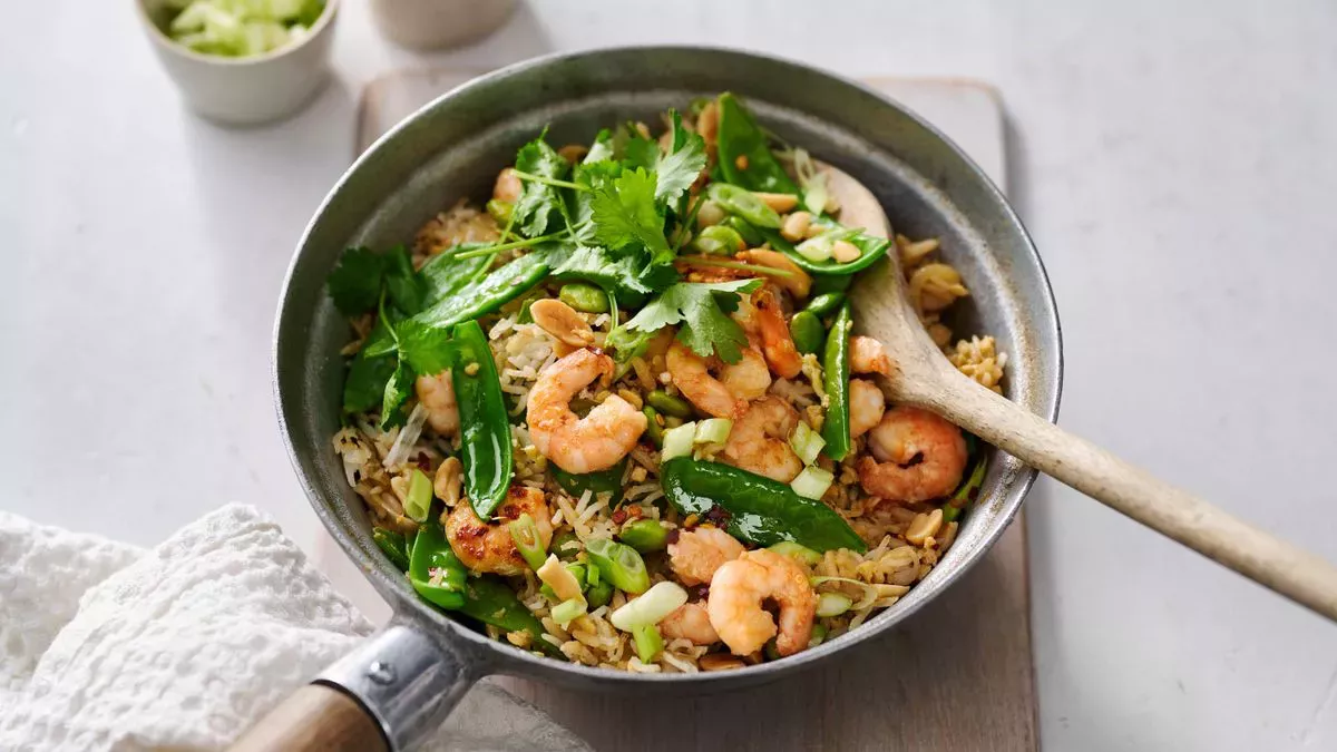 Receta de arroz salteado con gambas y guindilla dulce