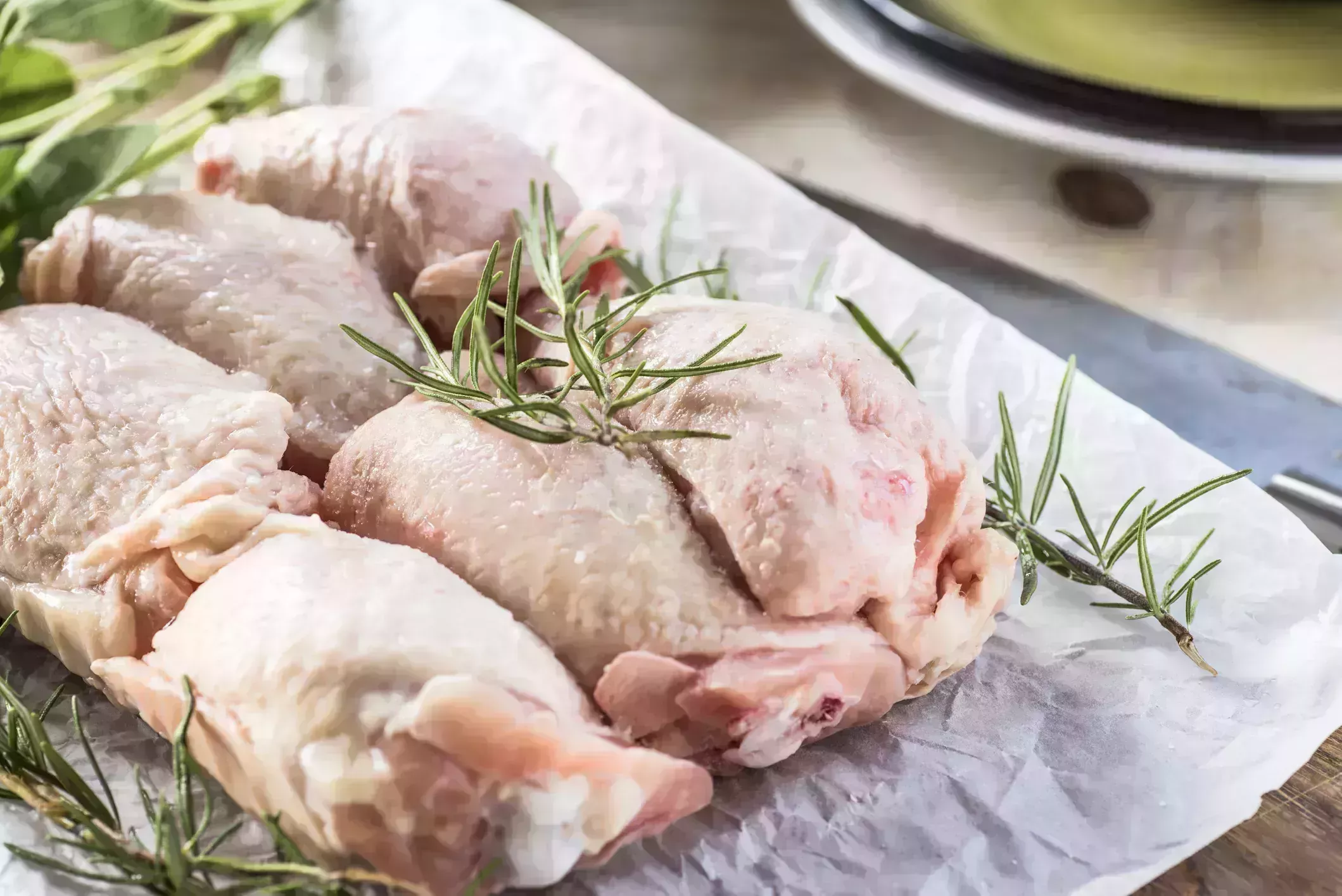 ¿Cuánto tiempo se tarda en cocer los muslos de pollo?