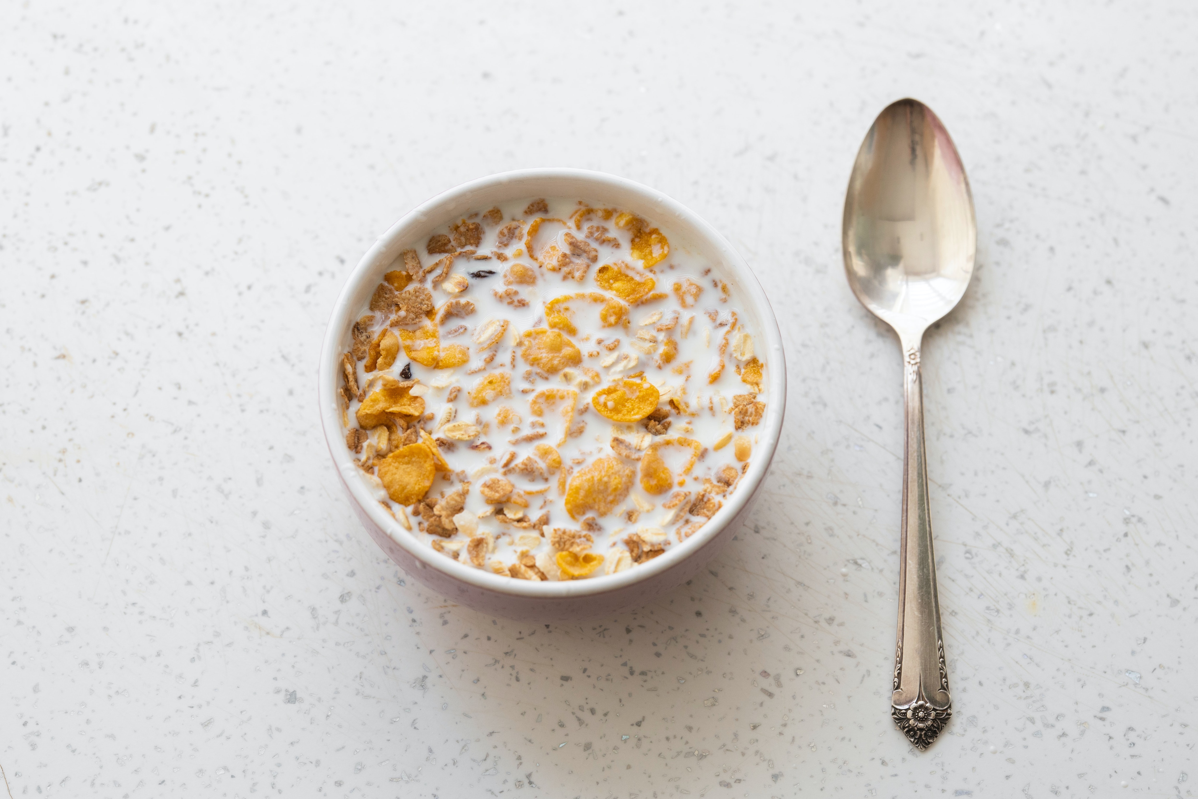 
		Desde Bob's Red Mill hasta McCann's, estos son los mejores cereales saludables para hombres, según una dietista titulada