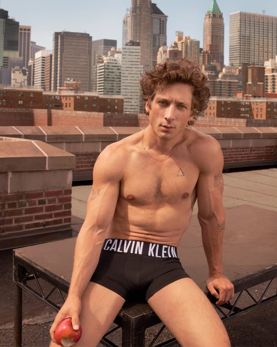 Jeremy Allen White revela el entrenamiento "griego antiguo" que le ha puesto cachas