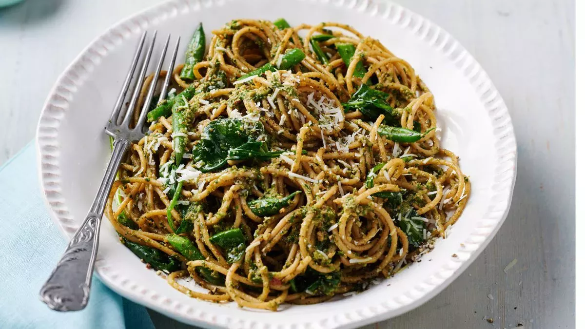 Receta de pasta al pesto de espinacas y nueces