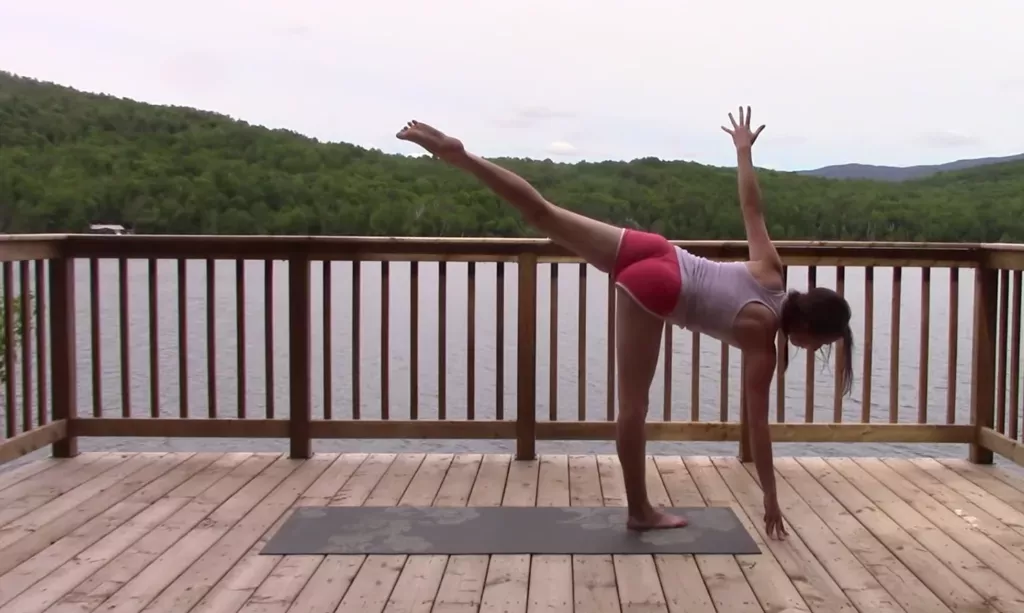 Una práctica de yoga de 20 minutos para estirar el cuerpo de lado