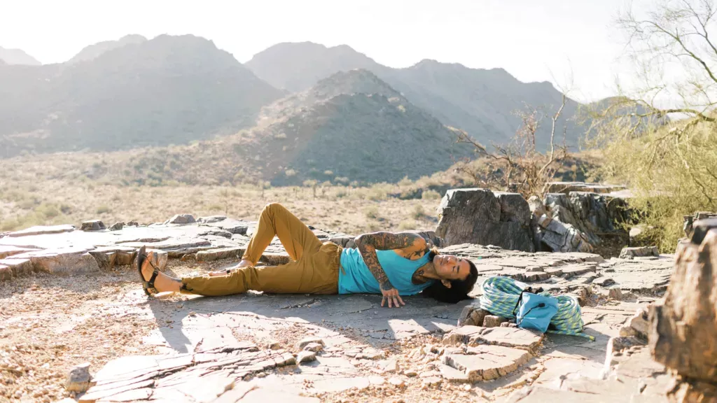 10 posturas de yoga esenciales para escaladores