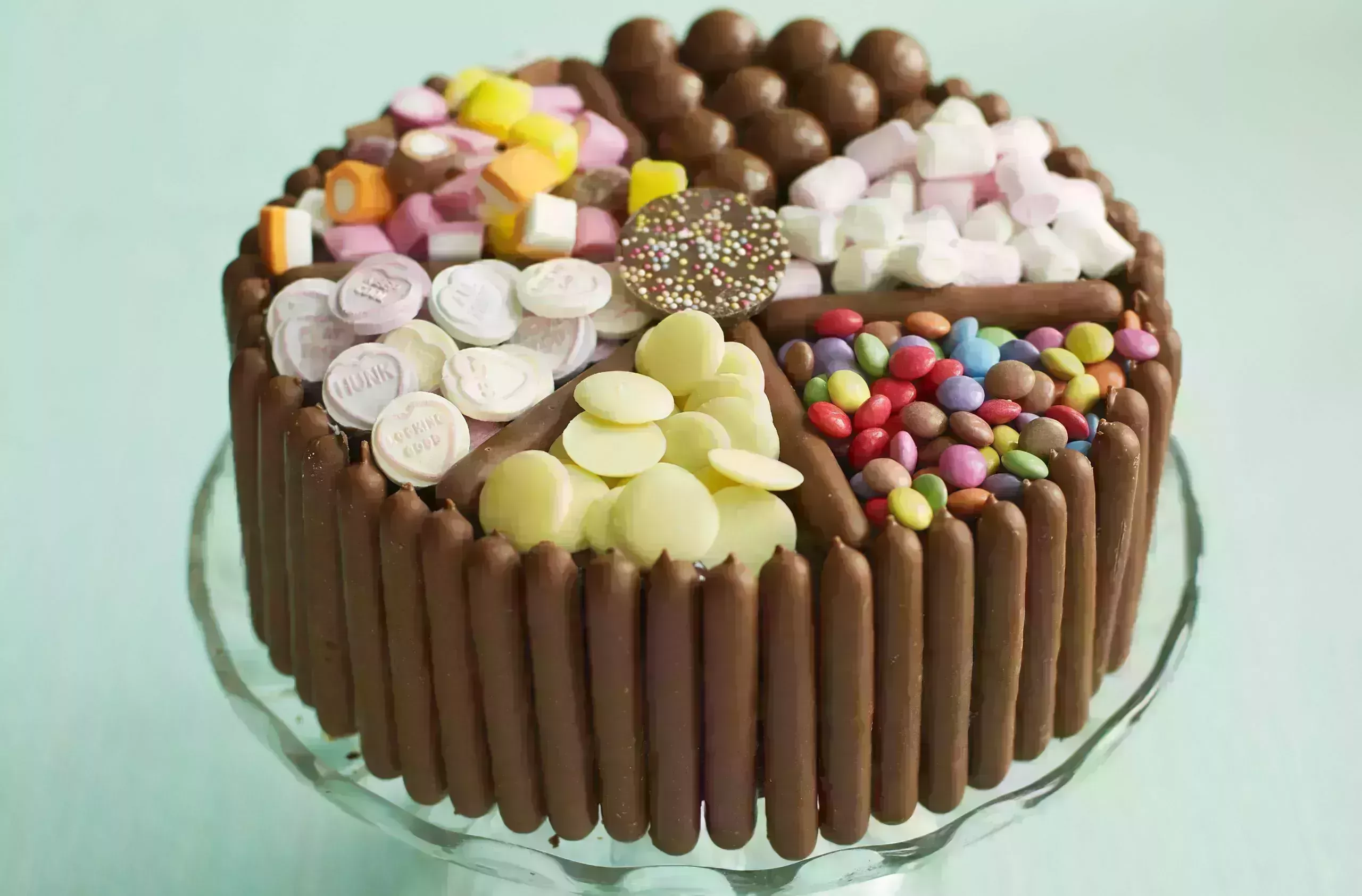 26 impresionantes tartas de cumpleaños para niños que puedes hacer tú mismo (incluida una tarta de tren sin bizcocho con Mini Rolls)