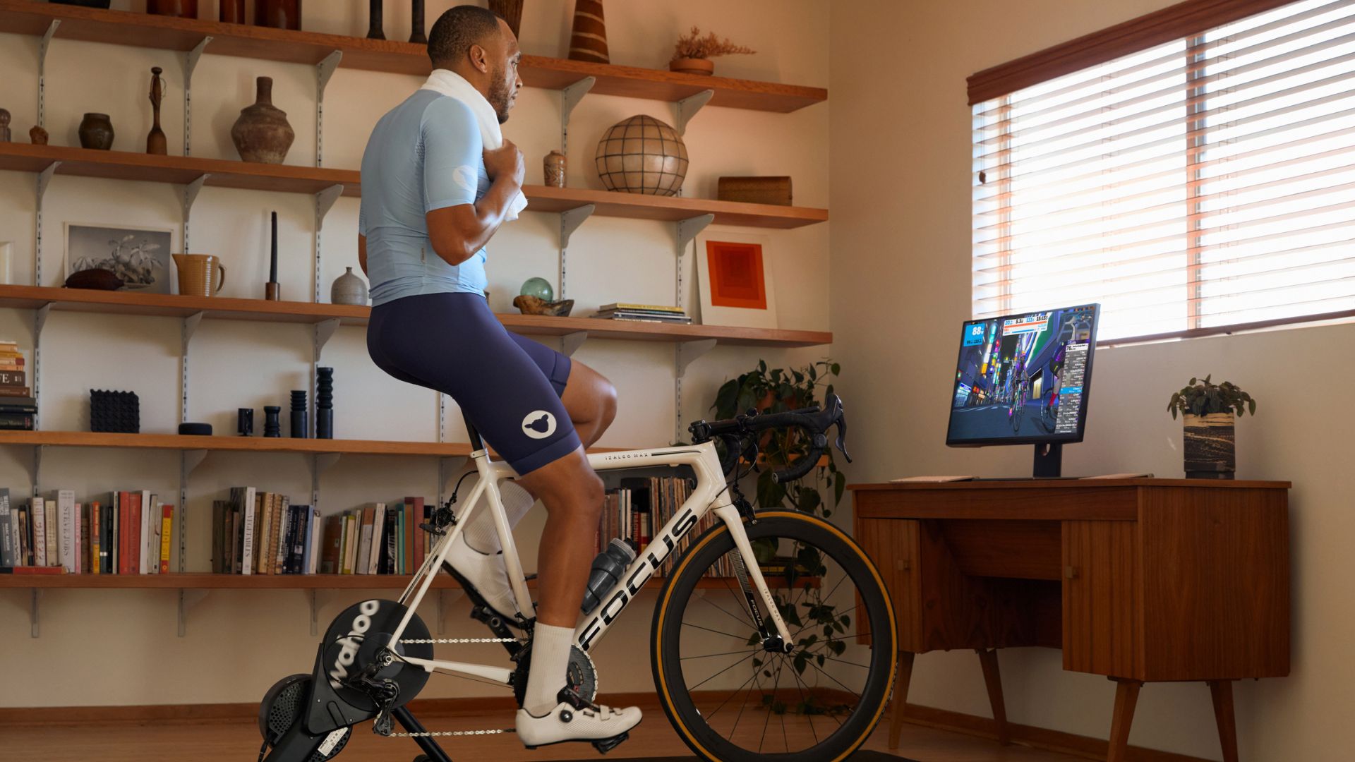 
		Wahoo y Zwift se alían para desafiar a Peloton por la supremacía del ciclismo en casa