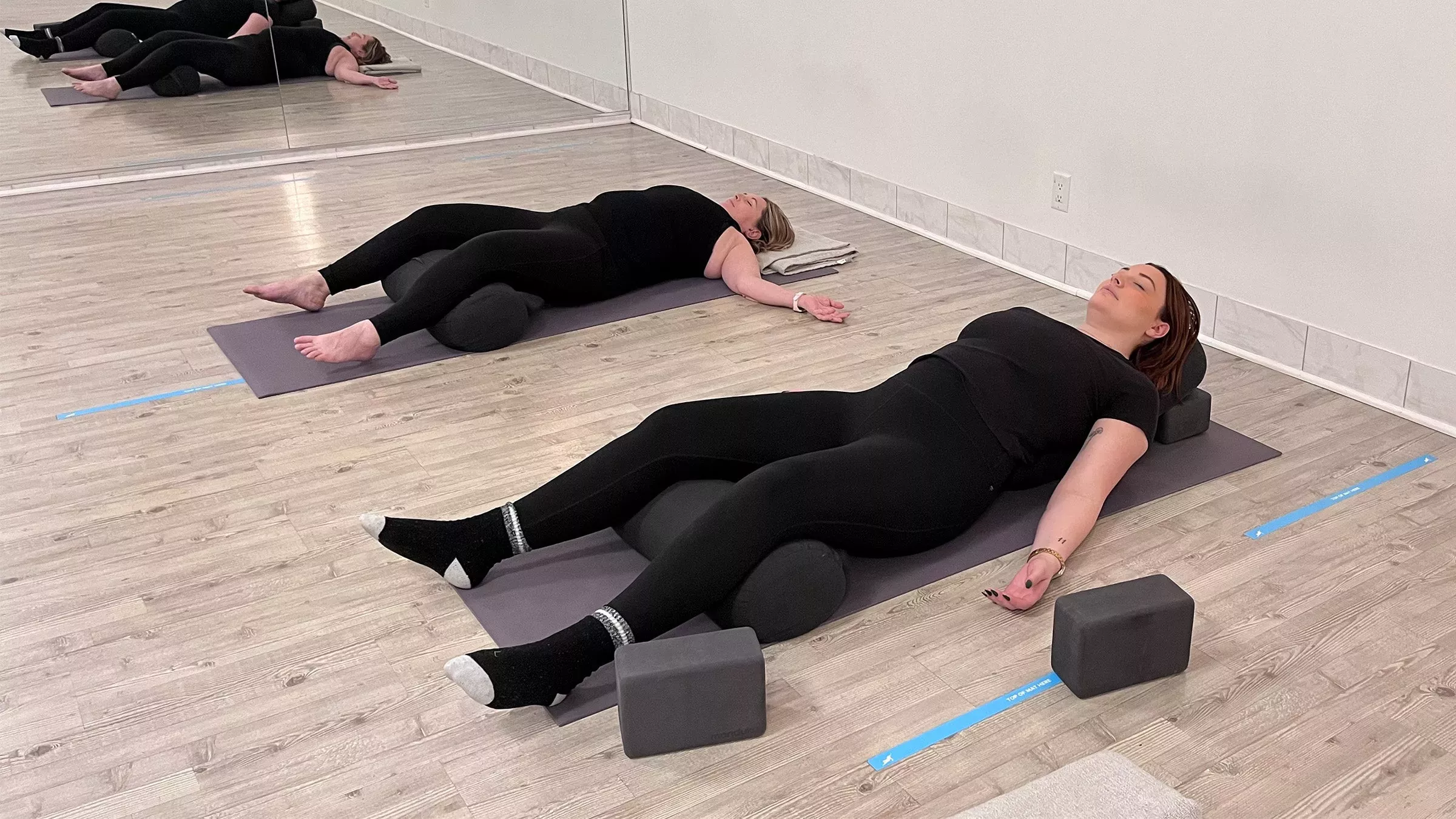 C贸mo hacer m谩s c贸moda cualquier postura de yoga restaurativo si tiene mucho pecho
