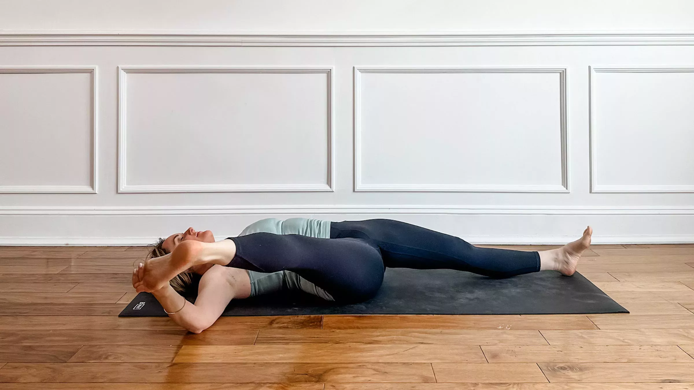 El método de este profesor de yoga para entrar en el planchón lateral lo cambiará todo para ti