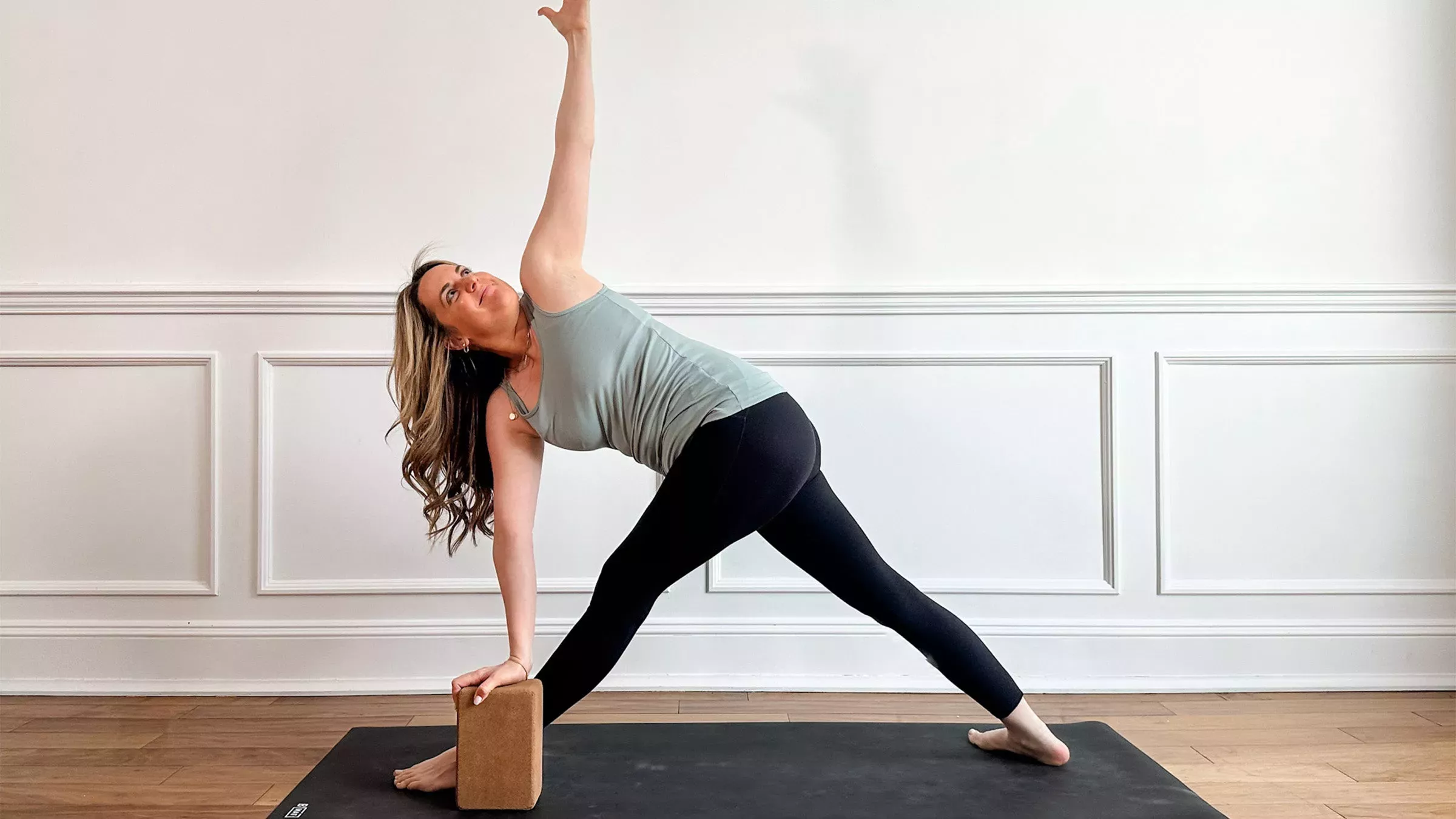 El método de este profesor de yoga para entrar en el planchón lateral lo cambiará todo para ti