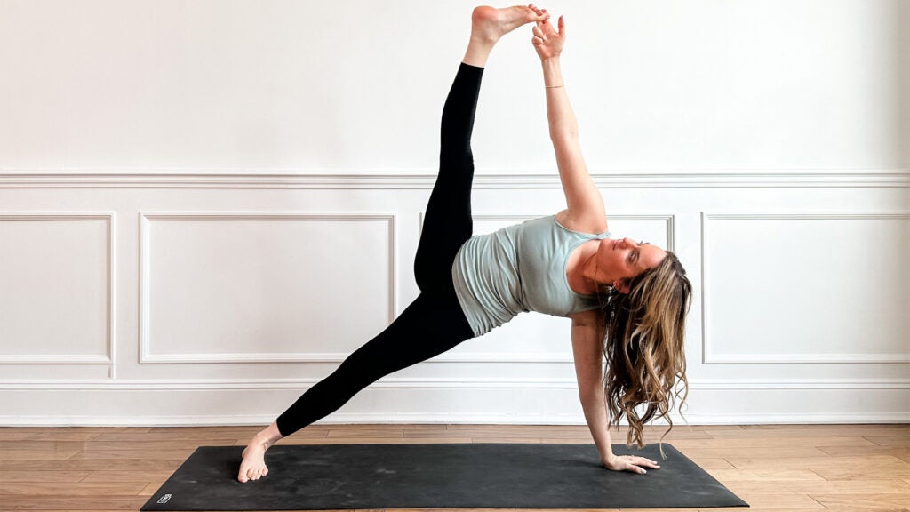 El método de este profesor de yoga para entrar en el planchón lateral lo cambiará todo para ti