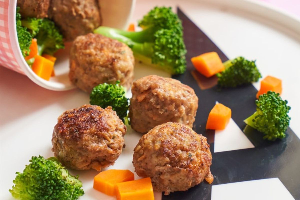 Receta de mini albóndigas de ternera con zanahoria y manzana de Annabel Karmel