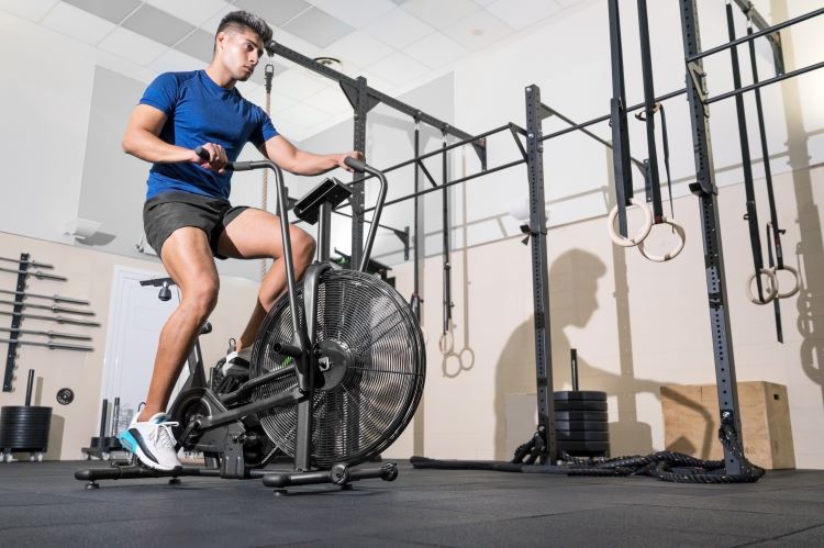 Cómo usar una bicicleta neumática