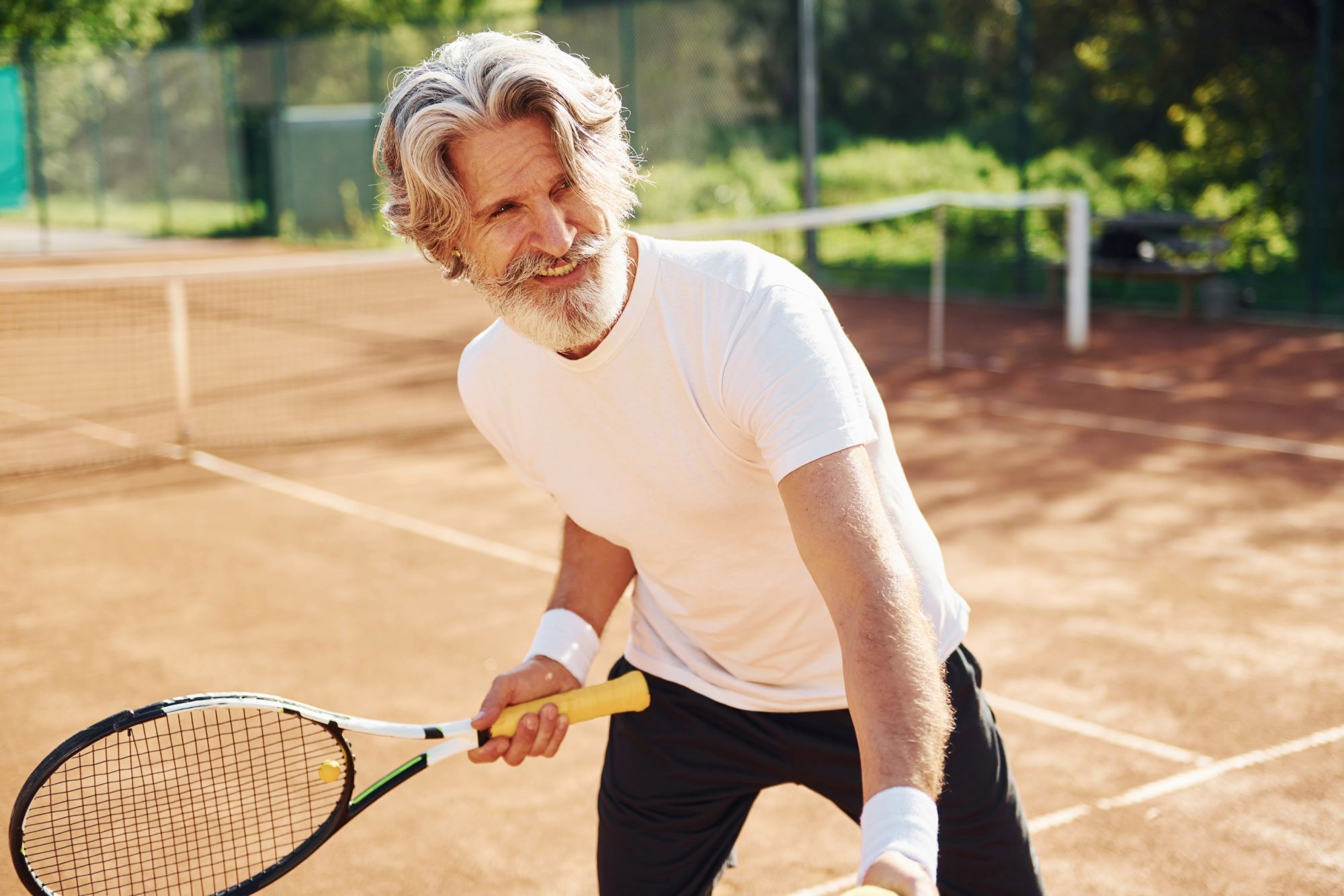 Las personas mayores pueden mantenerse activas este verano con el tenis a pie de Age UK