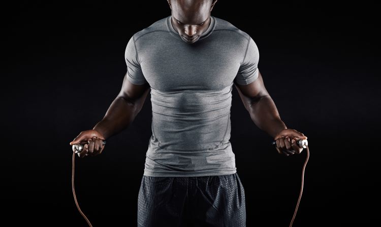 ¿Qué debe tener una buena camiseta de gimnasia?