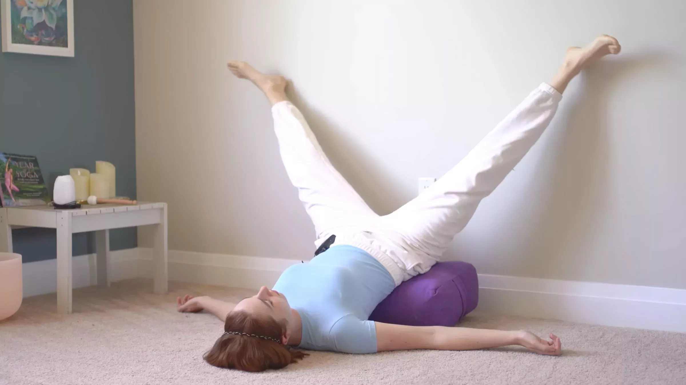 4 maneras de practicar piernas contra la pared (que probablemente nunca hayas probado)
