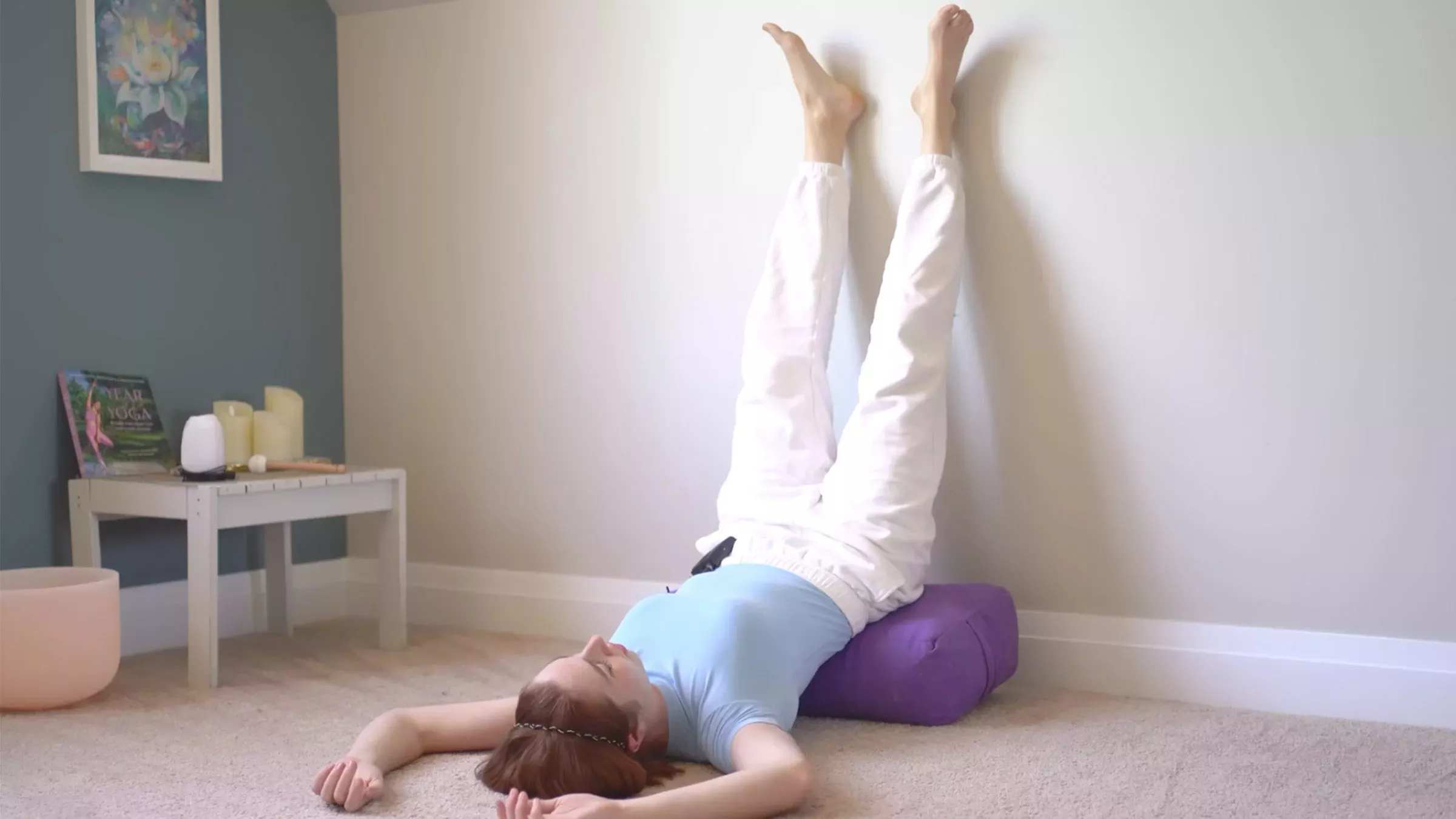 4 maneras de practicar piernas contra la pared (que probablemente nunca hayas probado)