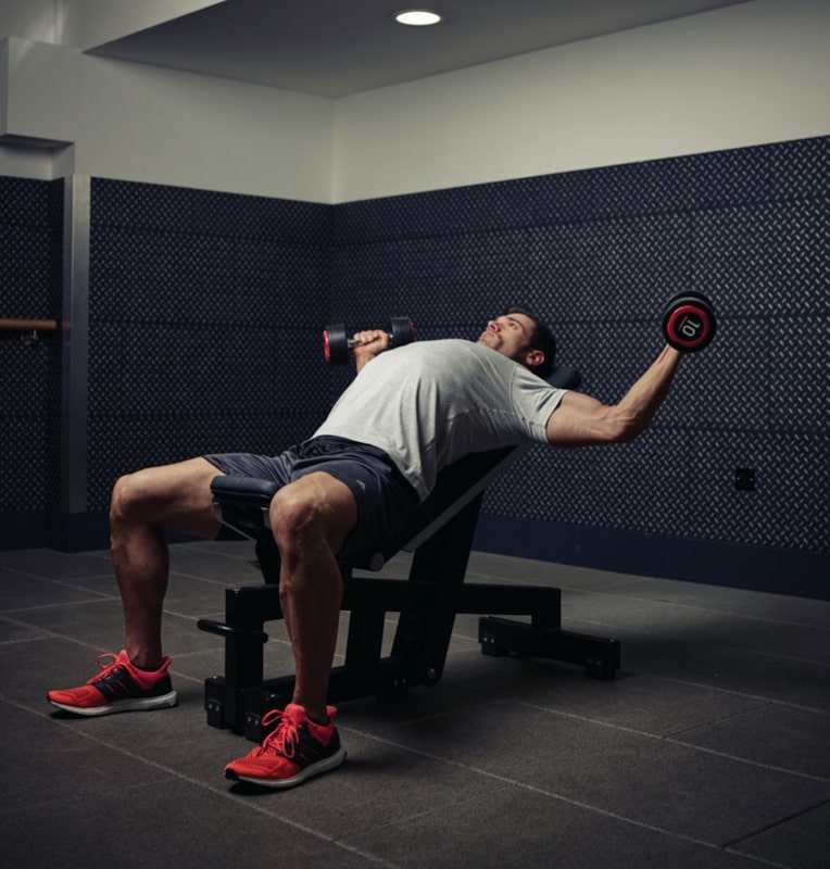 Desarrolla la parte superior de tu cuerpo con este entrenamiento de brazos y pecho