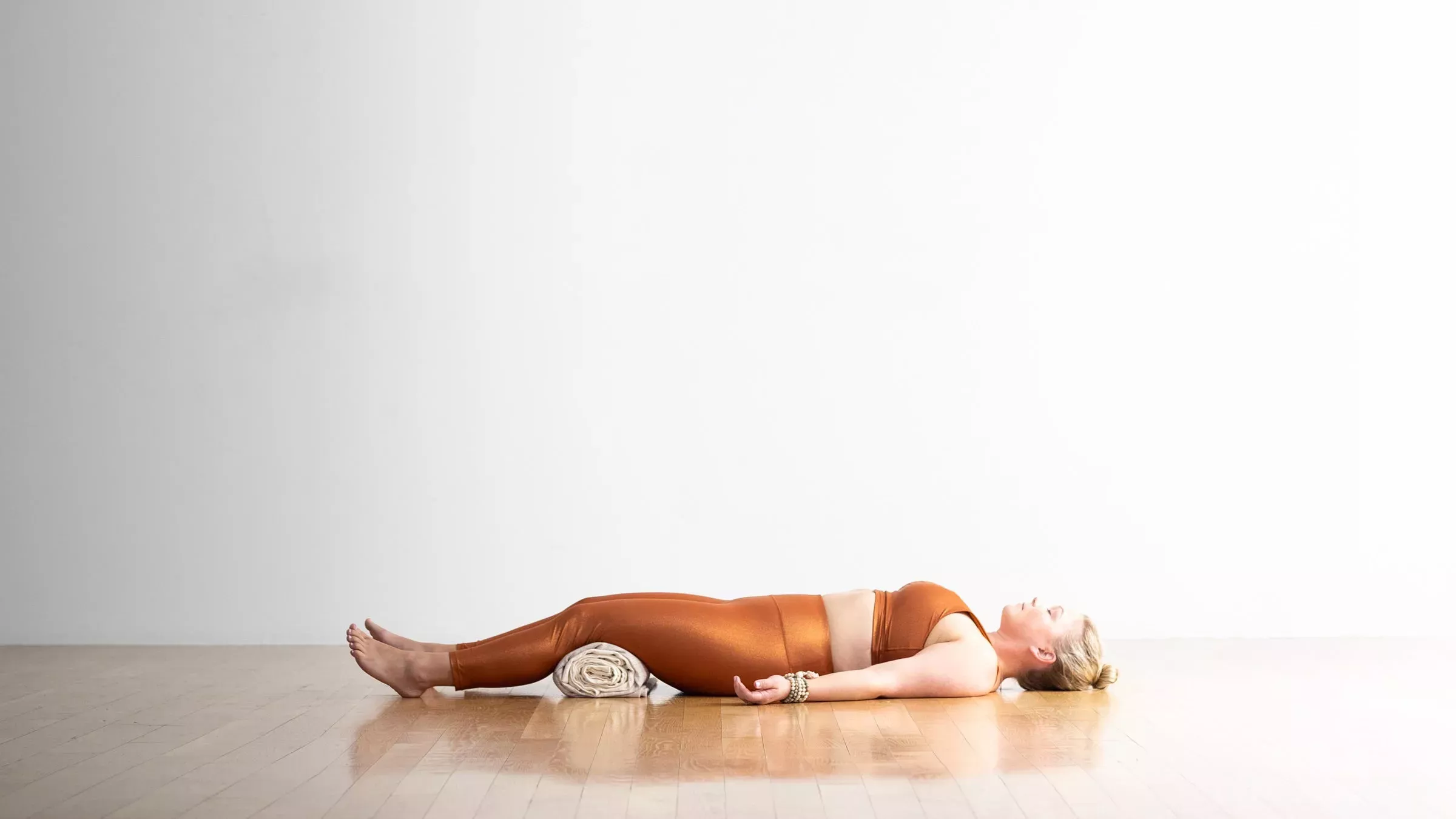 Un flujo de yoga para el equinoccio de otoño que le ayudará a sentirse enraizado y equilibrado