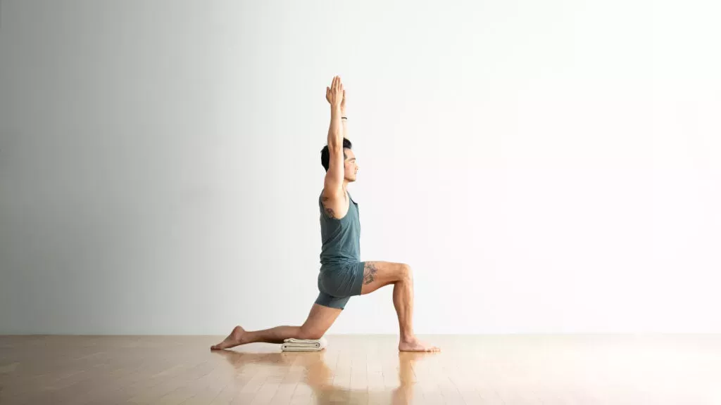Un flujo de yoga para el equinoccio de otoño que le ayudará a sentirse enraizado y equilibrado