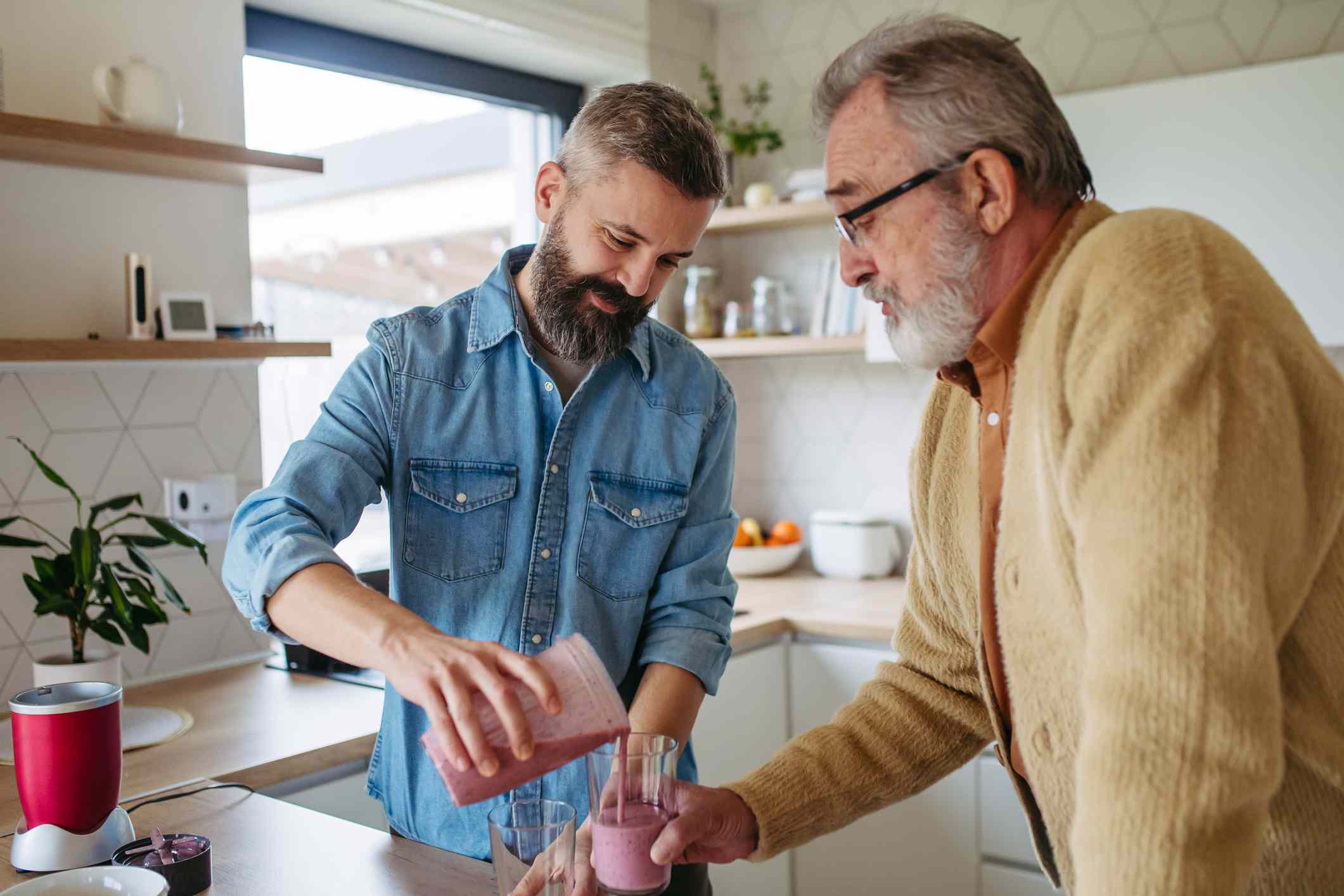 10 Alimentos que Debes Evitar si Tienes Hipertensi贸n
