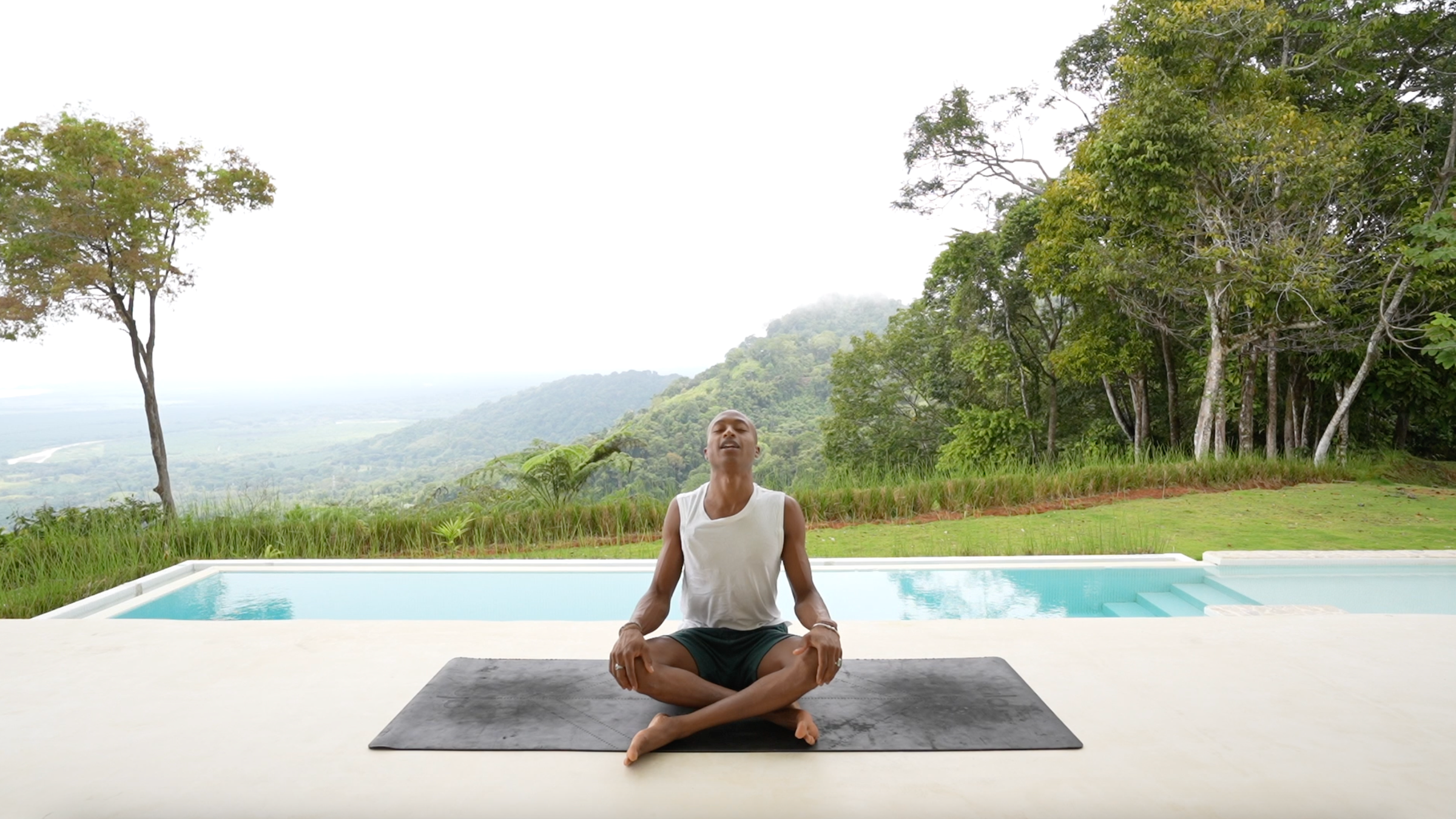 Esta pr谩ctica de yoga con los pies en la tierra favorece el descanso y la recuperaci贸n
