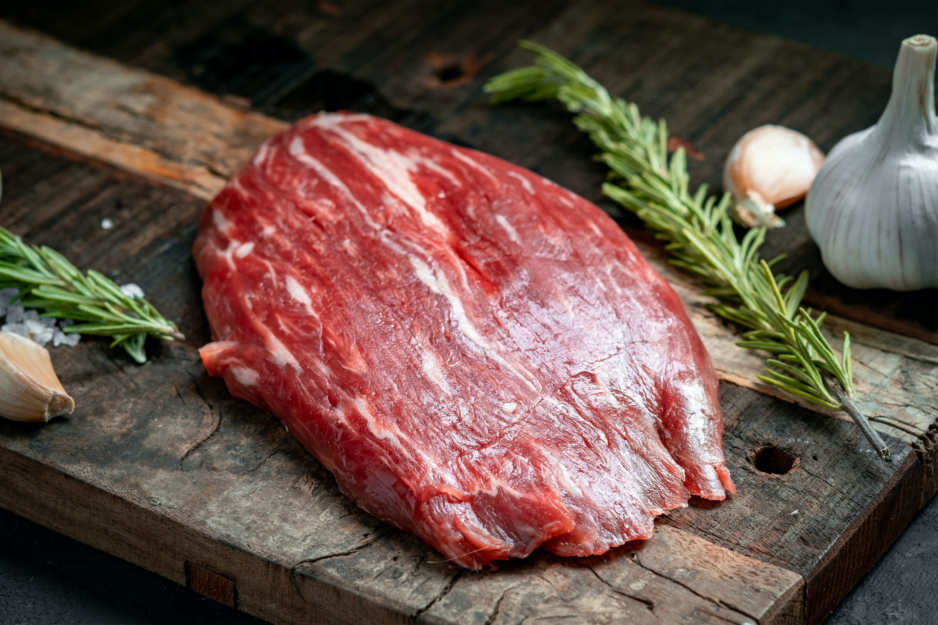 El bistec de falda: una fuente magra de proteína para entusiastas del fitness