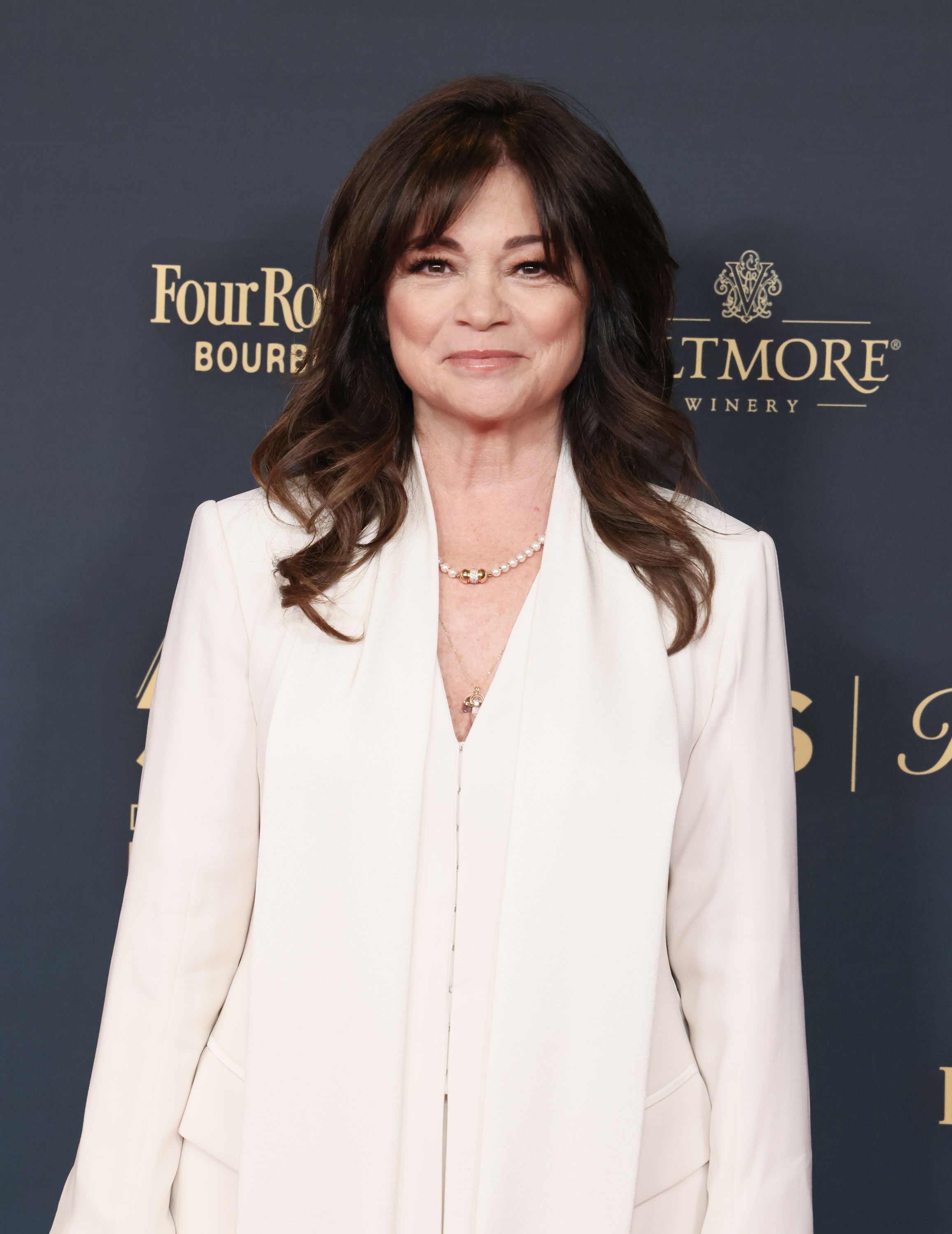 A los 64 años, Valerie Bertinelli comparte una selfie en ropa interior para hablar sobre la ‘aceptación’