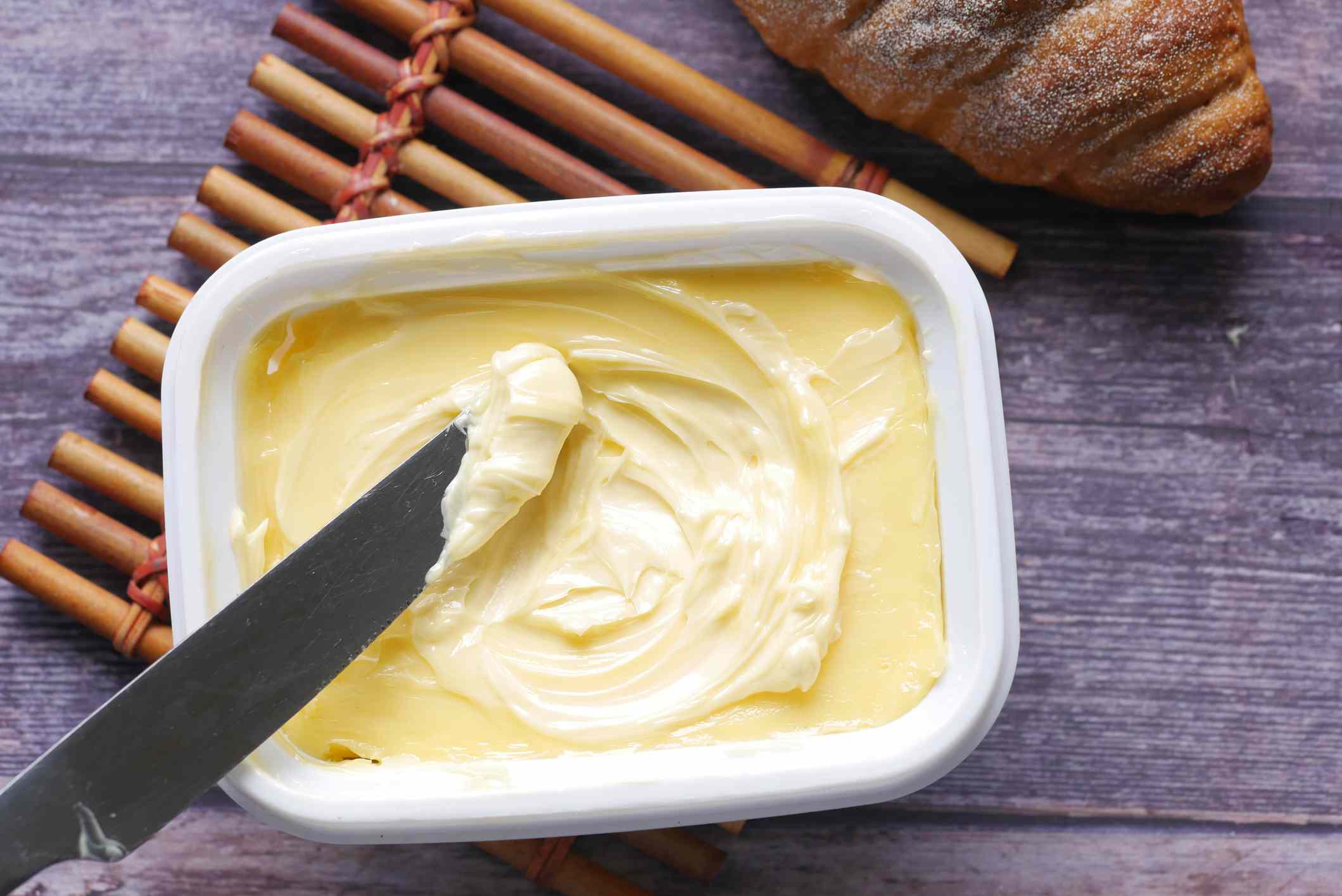 ¿Es la margarina una alternativa más saludable que la mantequilla? Lo que necesitas saber