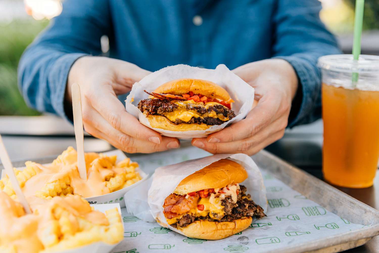 12 Alimentos y Bebidas Comunes que Añaden Calorías de Forma Sutil a Tu Dieta