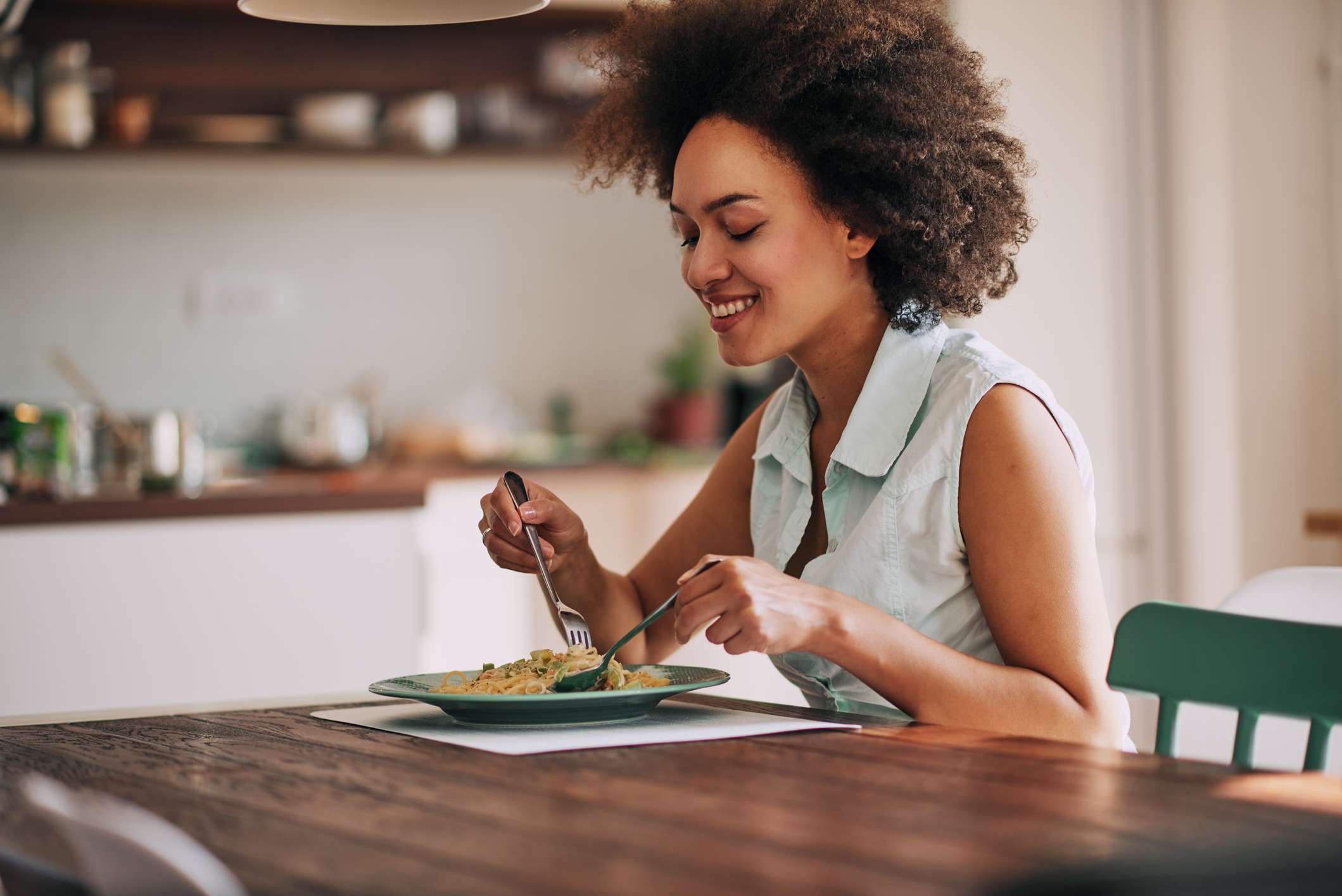 12 Alimentos y Bebidas Comunes que Añaden Calorías de Forma Sutil a Tu Dieta