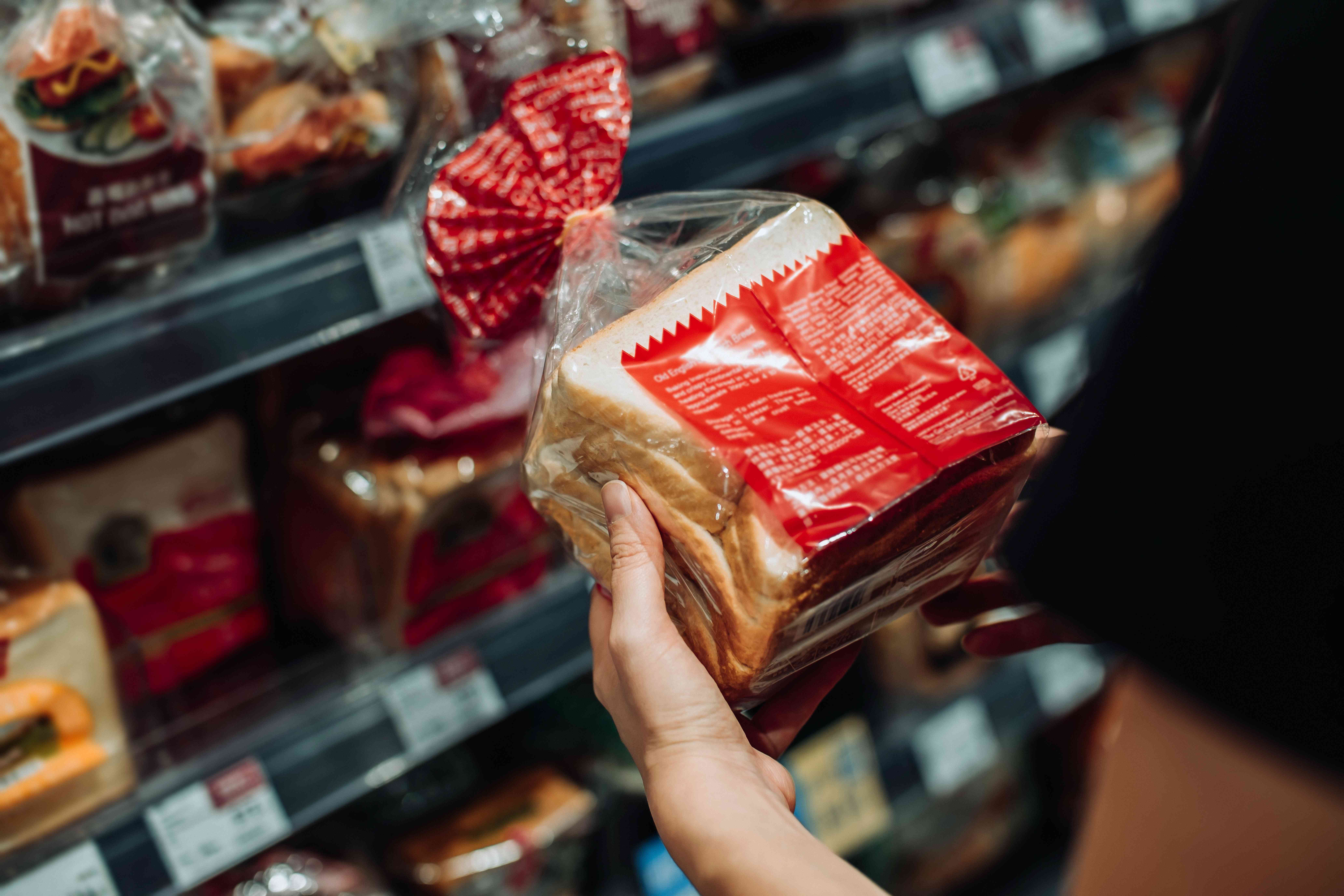 El pan puede ser un alimento ultra procesado engañoso: aquí te mostramos cómo elegir el más saludable