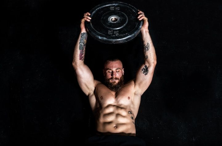 Incluye Este Entrenamiento Rápido de Abdominales en Tu Rutina Nocturna