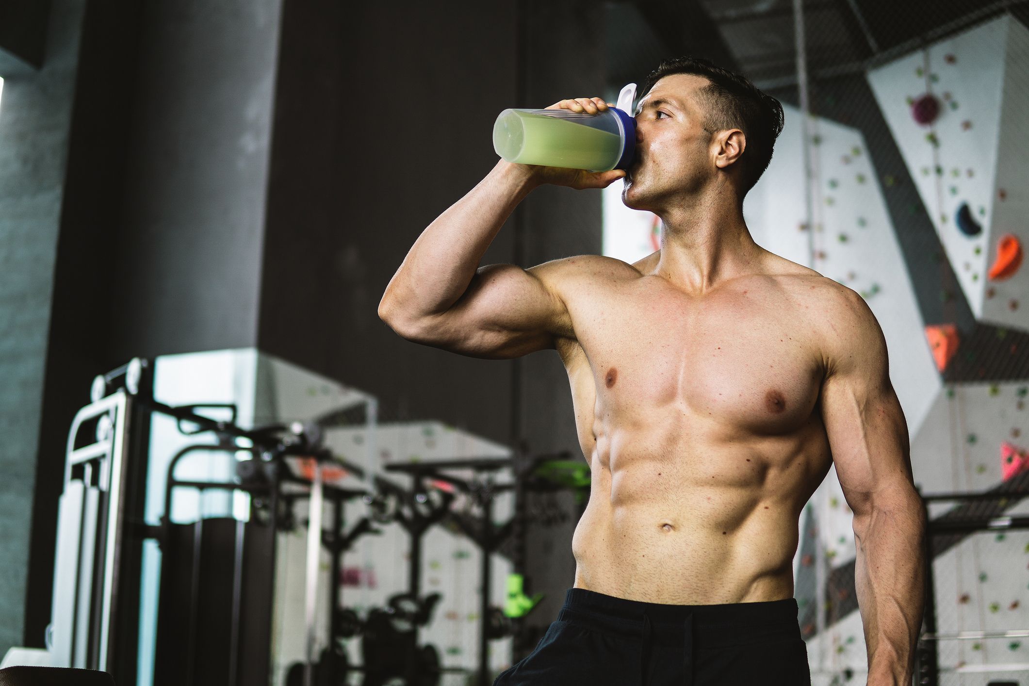 ¿Deberías tomar un batido de proteínas antes o después de tu entrenamiento?