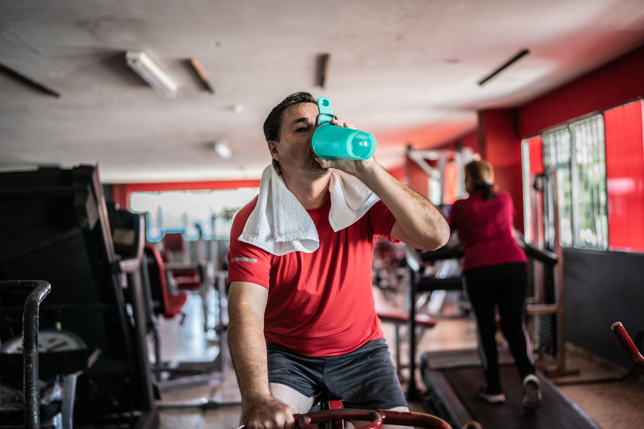 ¿Debes consumir un batido de proteínas antes o después de tu entrenamiento?